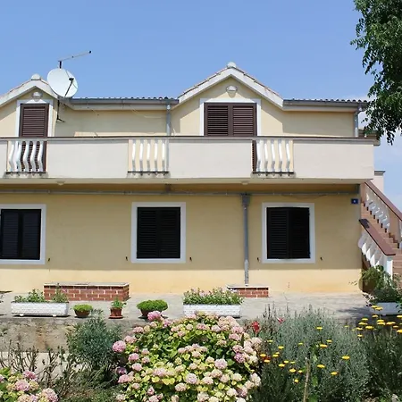 Apartment With A Parking Space - Lozice, - 18521